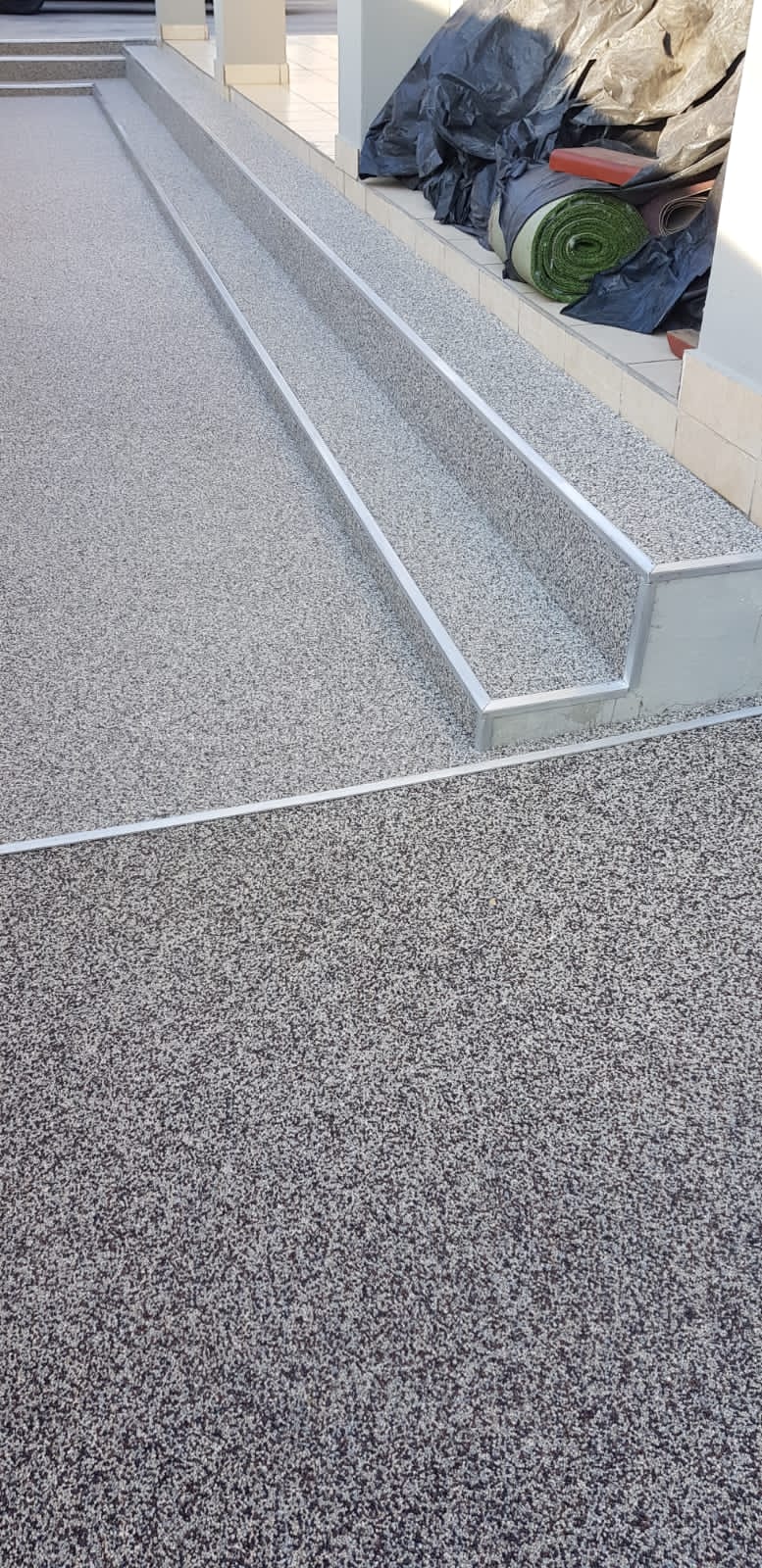 Quartz pebble entrance with channel detail