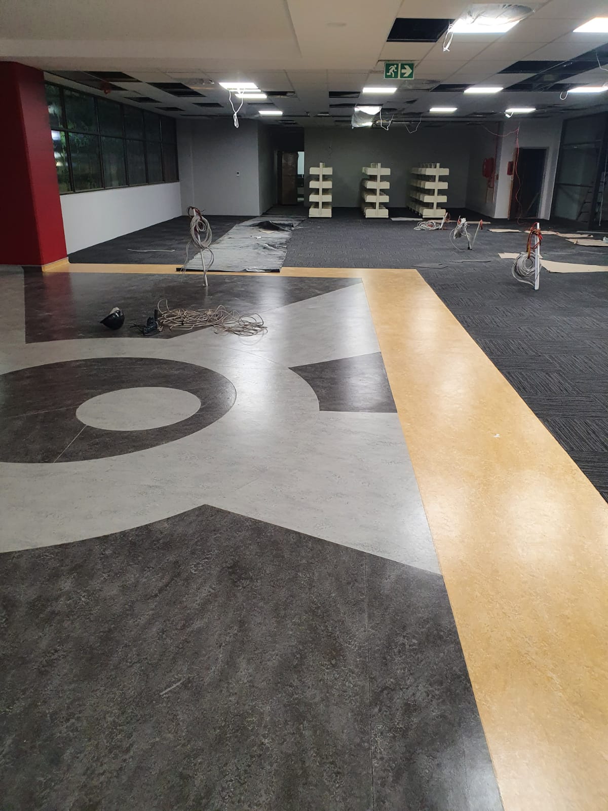 Patterned carpet tile installation
